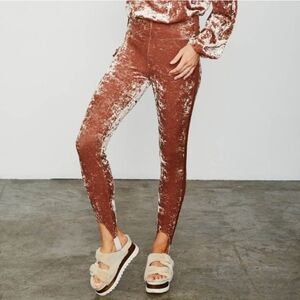 Crushed Velvet Hip Stirrup Pant (Blush)